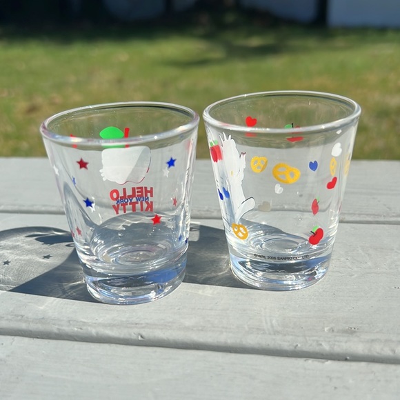 Hello Kitty NYC Shot Glasses - Picture 3 of 8